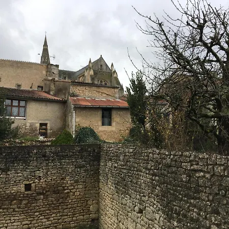 Dans La Vallee De L'eden *